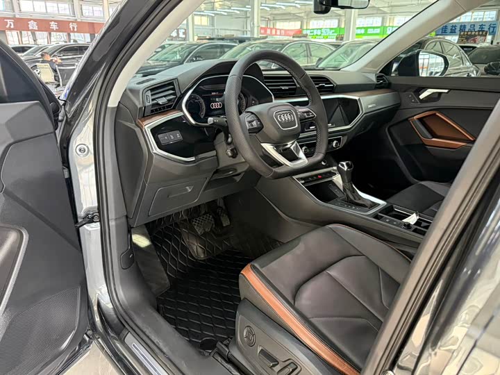 Фото 4 - Audi Q3