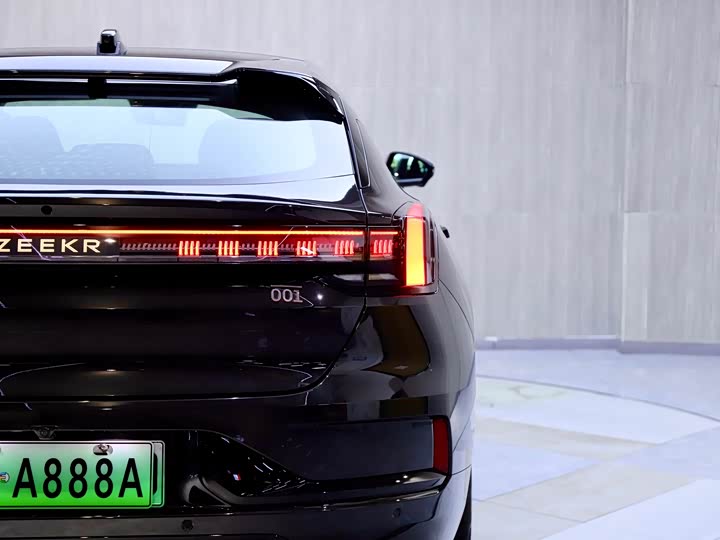 Фото 8 - Zeekr 001