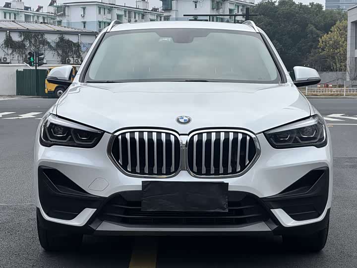 Фото 2 - BMW X1