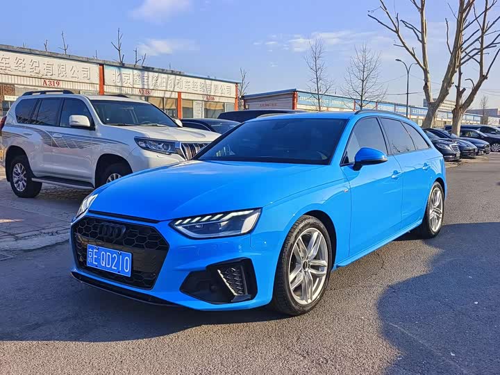 Фото 1 - Audi A4