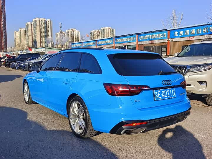 Фото 4 - Audi A4