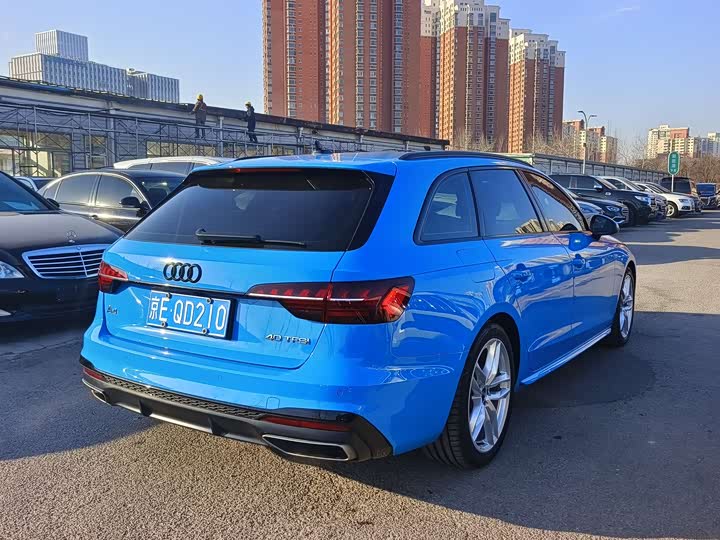 Фото 6 - Audi A4