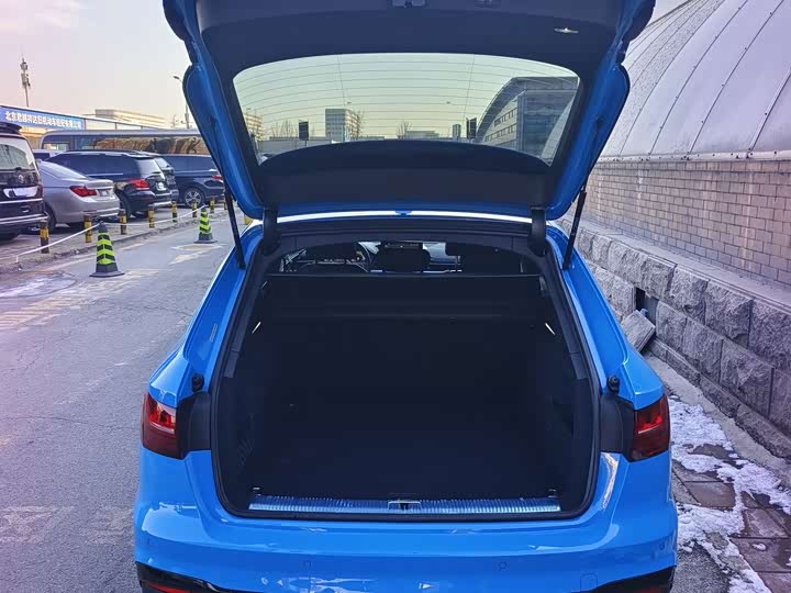 Фото 7 - Audi A4