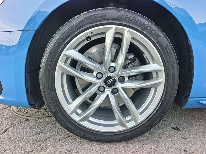 Фото 9 - Audi A4