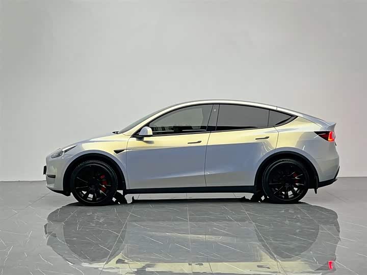 Фото 3 - Tesla Model Y