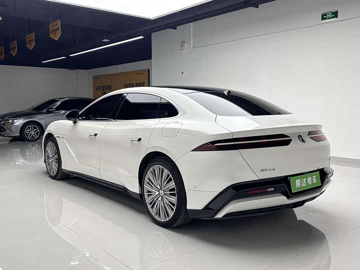 Фото 7 - Denza Z9