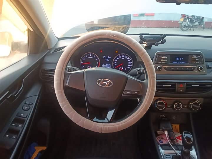 Фото 3 - Hyundai Celesta