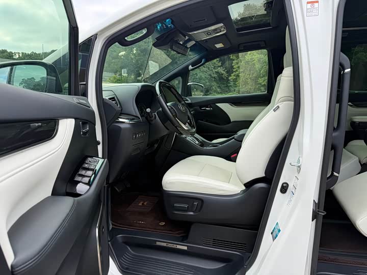 Фото 5 - Lexus LM