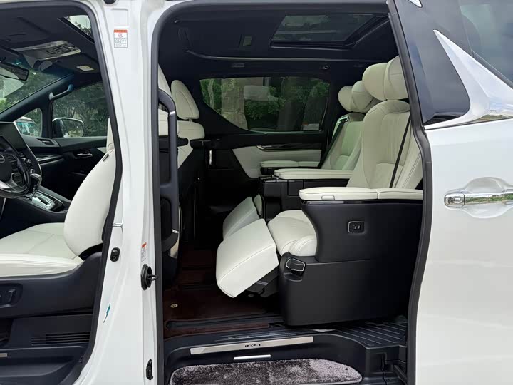 Фото 6 - Lexus LM