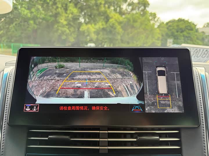 Фото 7 - Lexus LM