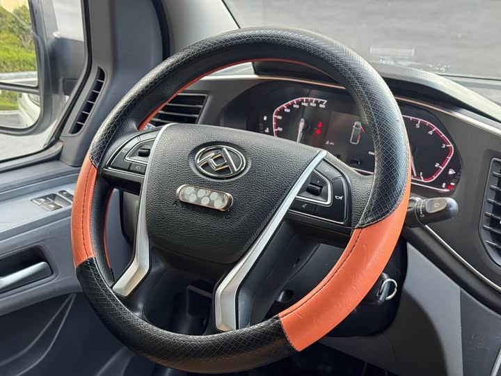 Фото 9 - Maxus V80