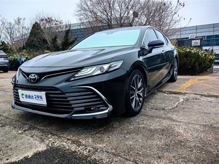 Фото 1 - Toyota Camry