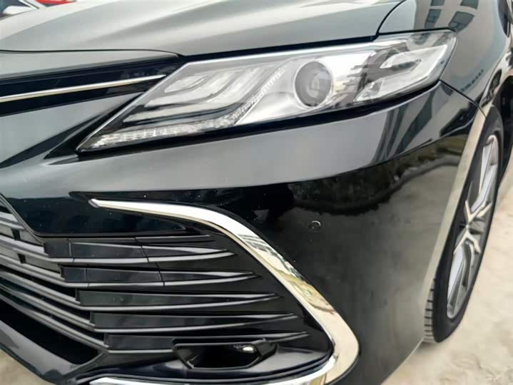 Фото 3 - Toyota Camry