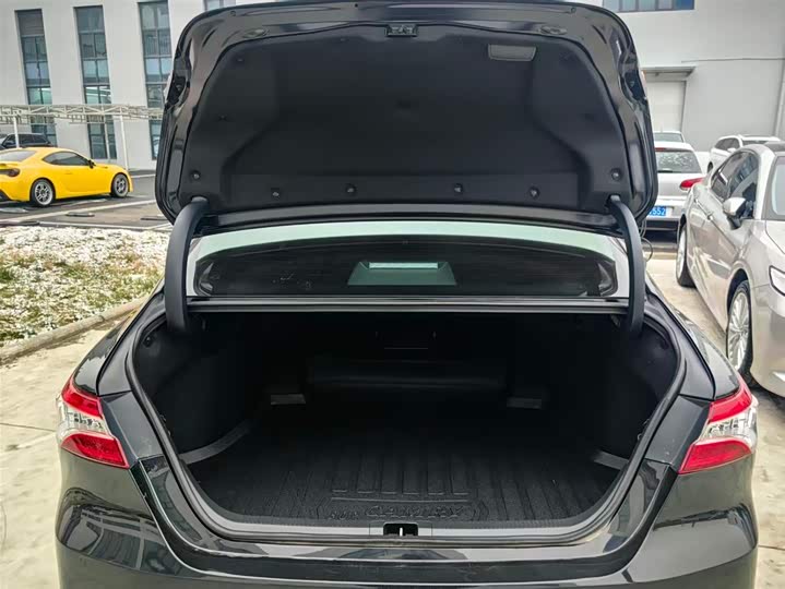 Фото 6 - Toyota Camry