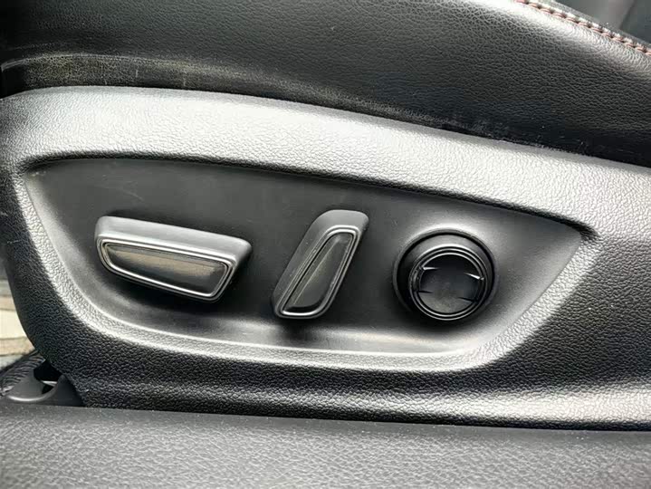 Фото 7 - Toyota Camry