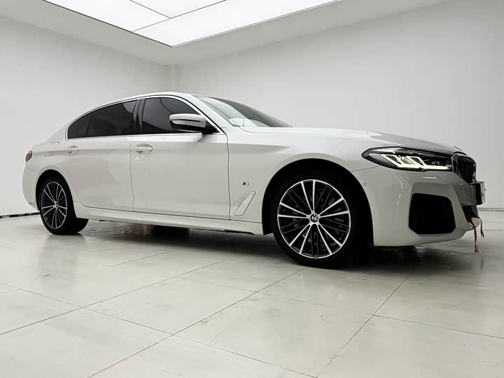 Фото 3 - BMW 5 Series