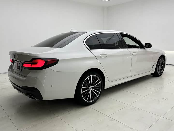 Фото 9 - BMW 5 Series