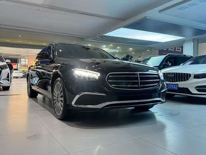 Фото 2 - Mercedes-Benz E-Class