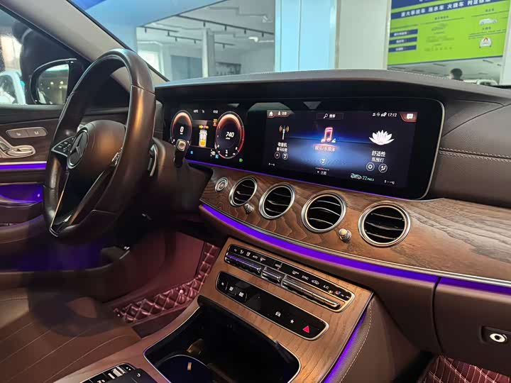 Фото 3 - Mercedes-Benz E-Class