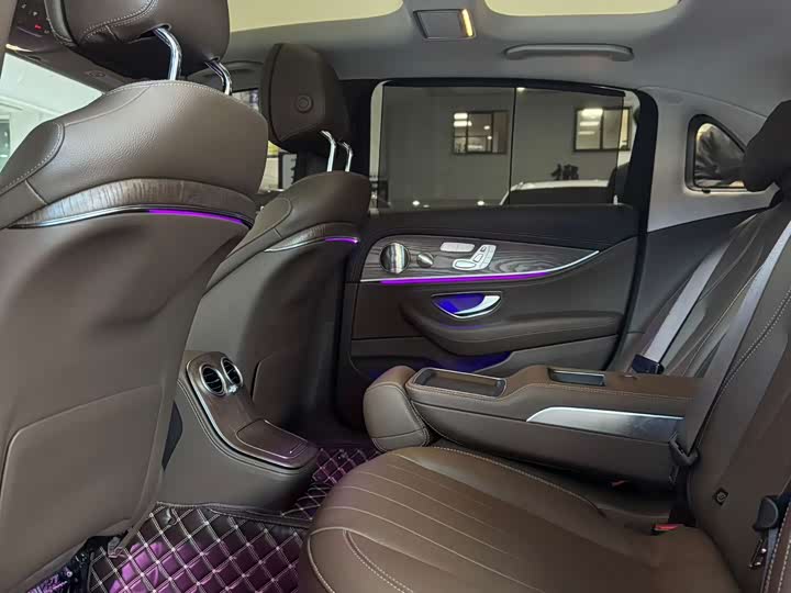 Фото 7 - Mercedes-Benz E-Class