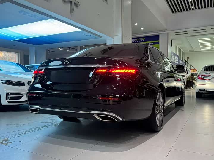 Фото 8 - Mercedes-Benz E-Class