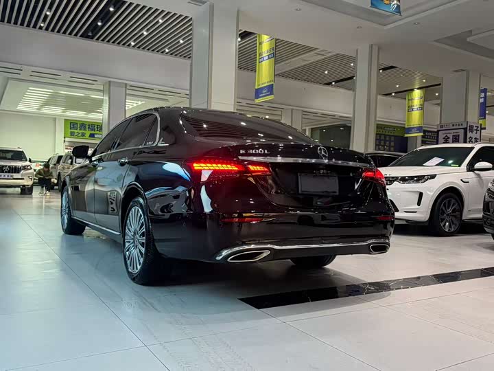 Фото 9 - Mercedes-Benz E-Class