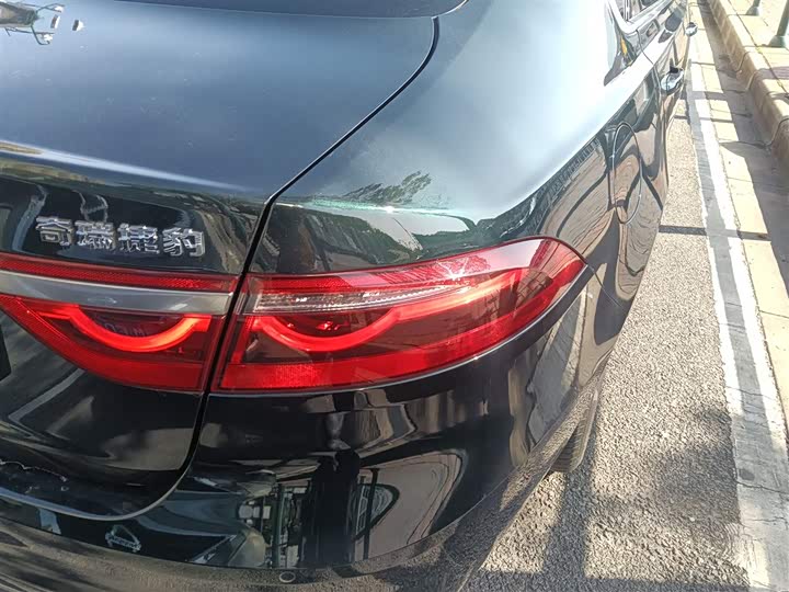 Фото 8 - Jaguar XF L