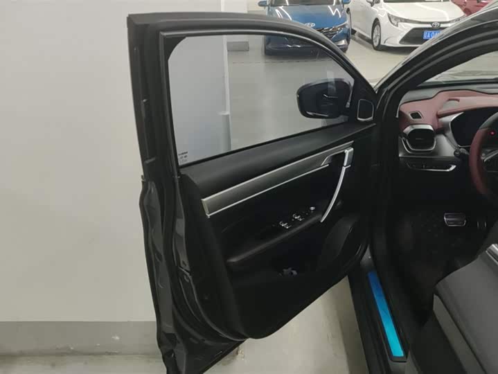 Фото 7 - Geely Coolray