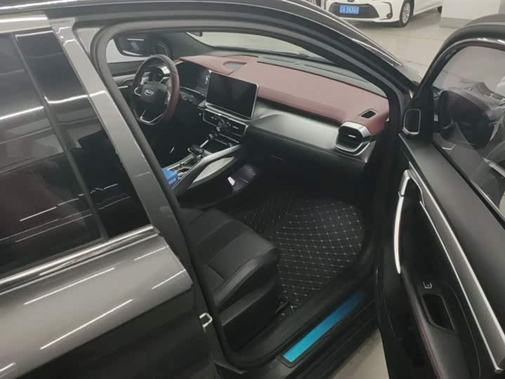 Фото 8 - Geely Coolray