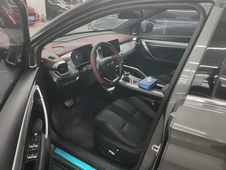 Фото 9 - Geely Coolray