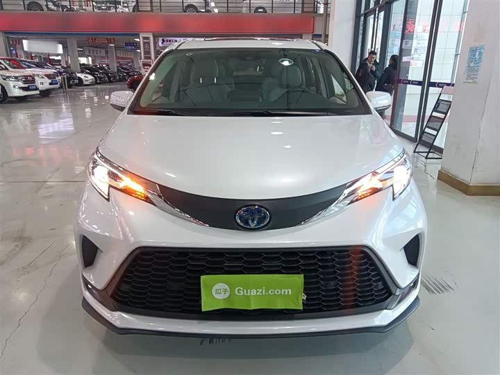 Фото 3 - Toyota Granvia