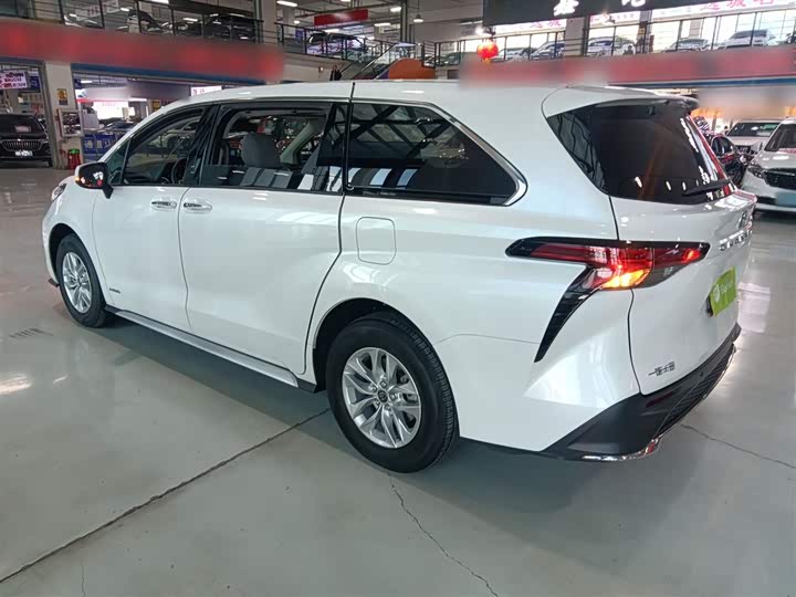 Фото 5 - Toyota Granvia