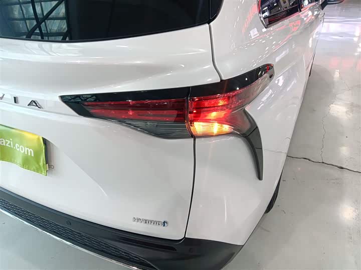 Фото 8 - Toyota Granvia