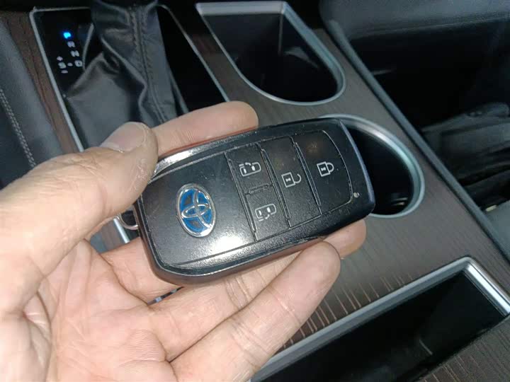 Фото 9 - Toyota Granvia