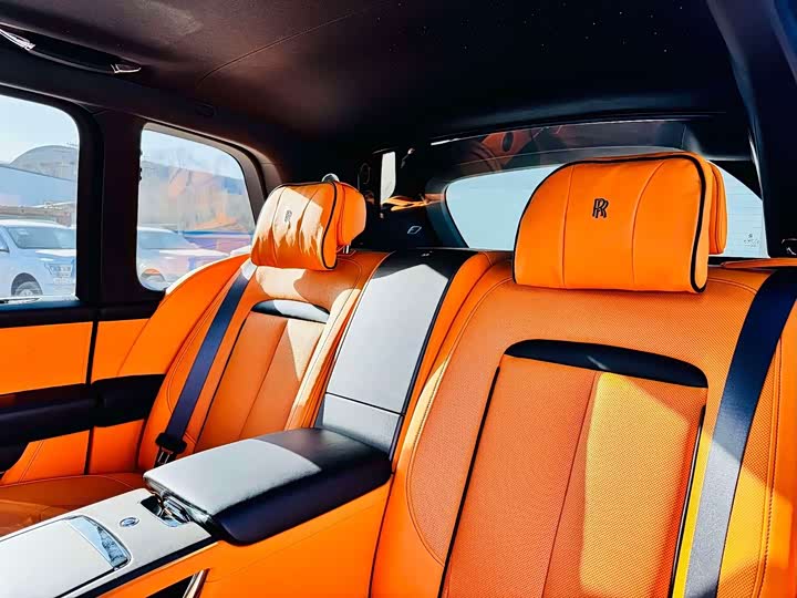 Фото 6 - Rolls-Royce Cullinan