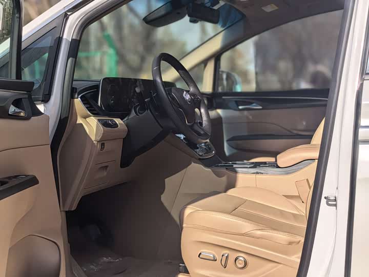 Фото 4 - Buick GL8 ES