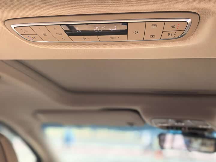 Фото 8 - Buick GL8 ES