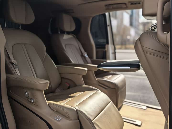 Фото 9 - Buick GL8 ES