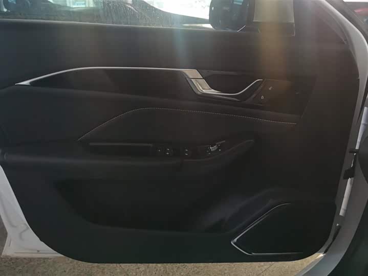 Фото 7 - Bestune B70