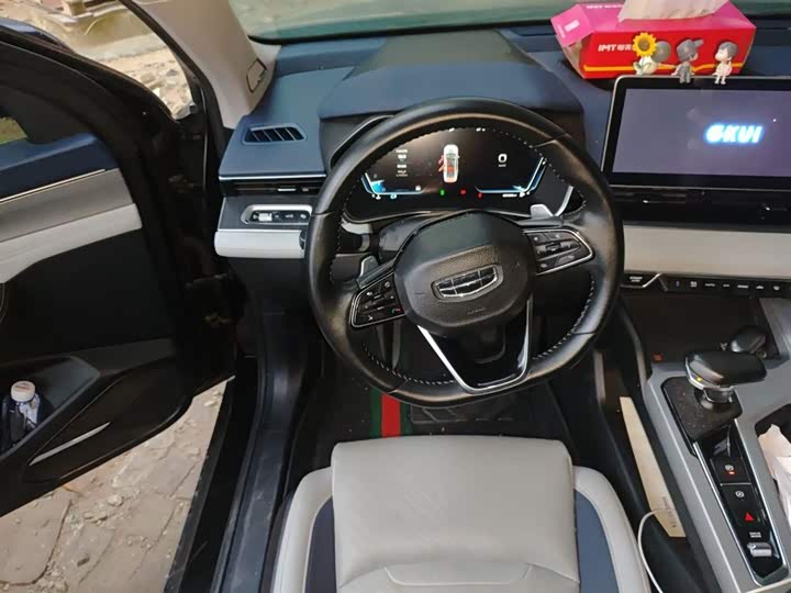 Фото 3 - Geely Preface