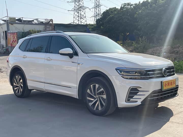 Фото 2 - Volkswagen Tiguan L Hybrid