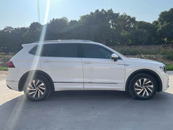 Фото 5 - Volkswagen Tiguan L Hybrid