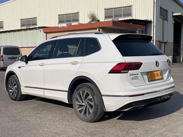 Фото 7 - Volkswagen Tiguan L Hybrid