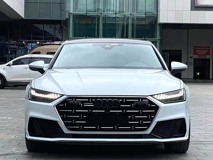 Фото 2 - Audi A7L