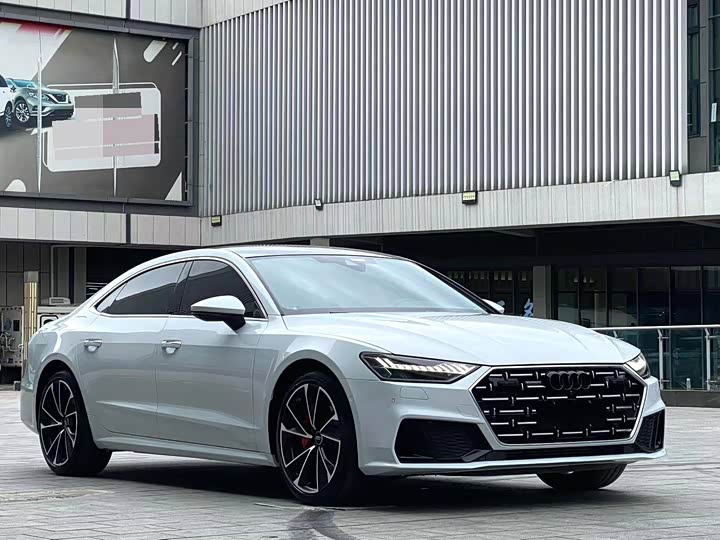 Фото 3 - Audi A7L