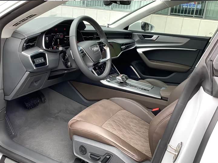 Фото 4 - Audi A7L