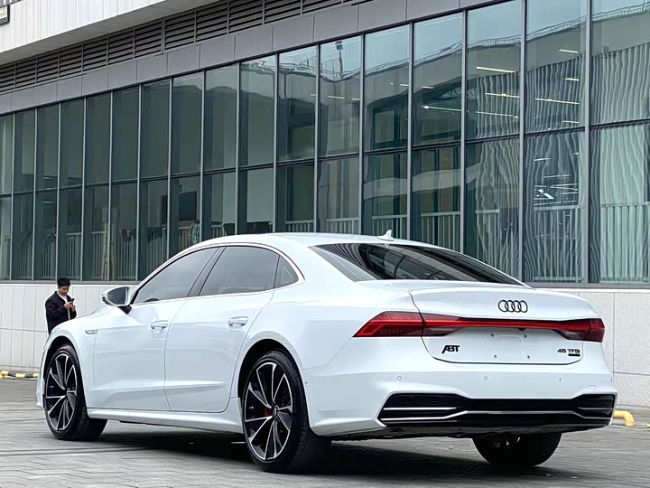 Фото 7 - Audi A7L