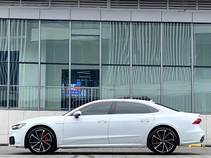 Фото 8 - Audi A7L