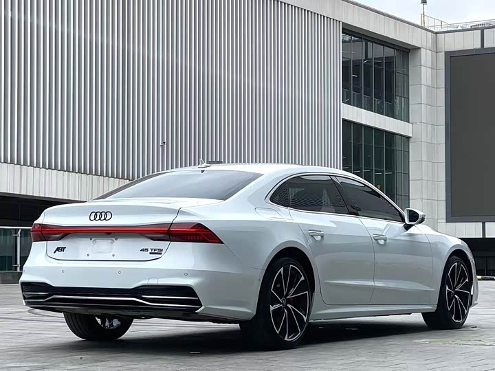 Фото 9 - Audi A7L