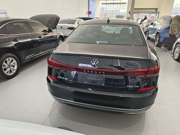 Фото 9 - Volkswagen Passat
